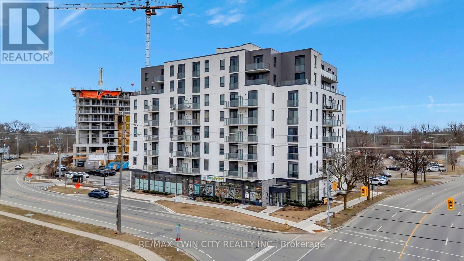 112 - 7 ERIE AVENUE Image 13
