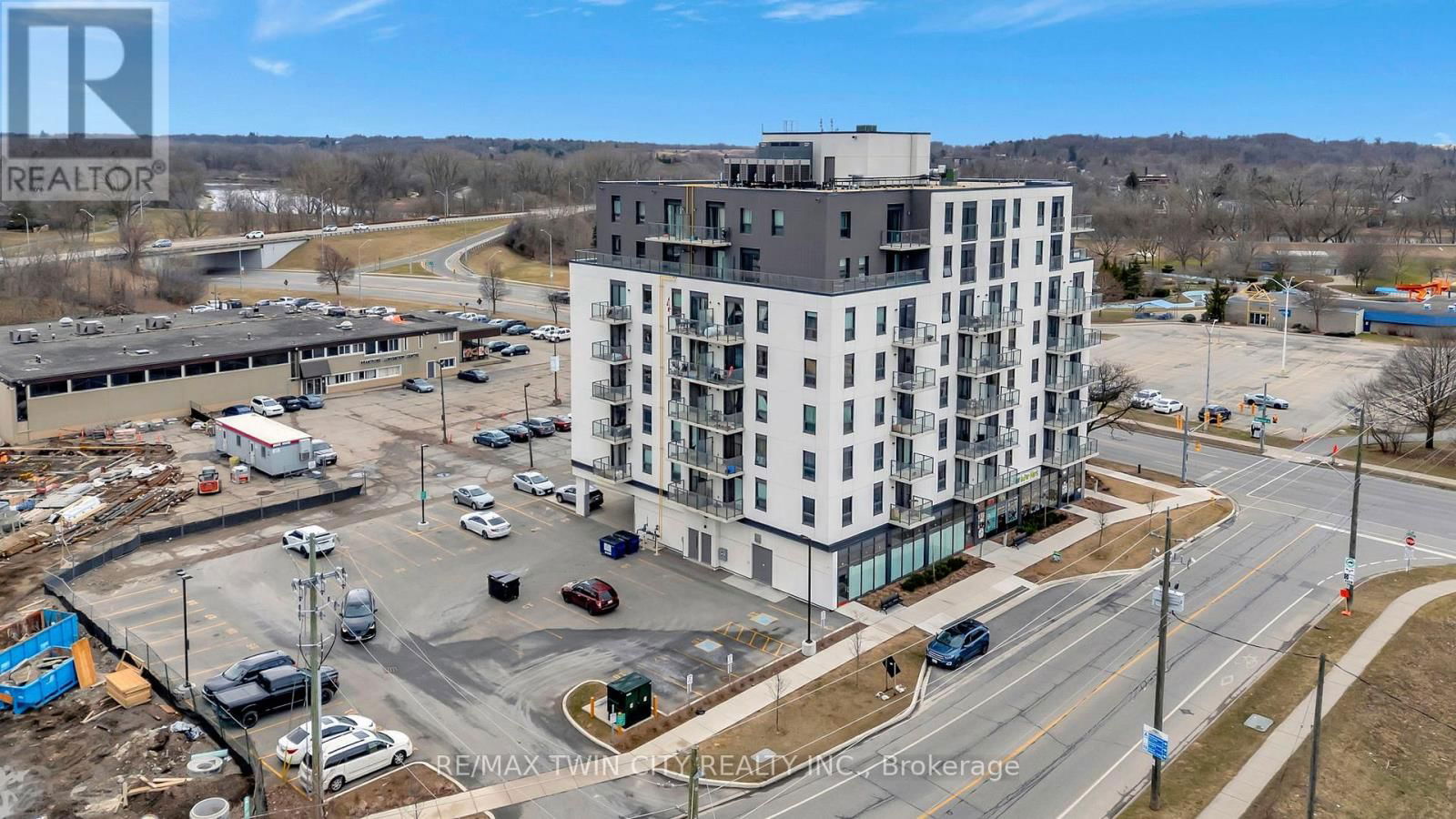 112 - 7 ERIE AVENUE Image 14
