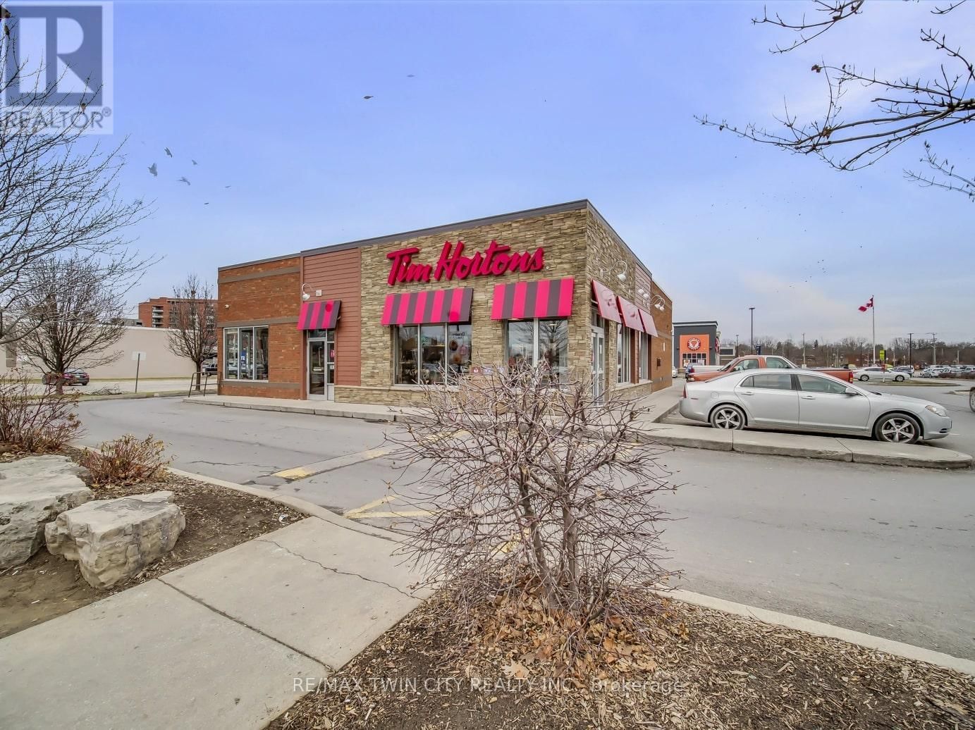 112 - 7 ERIE AVENUE Image 17