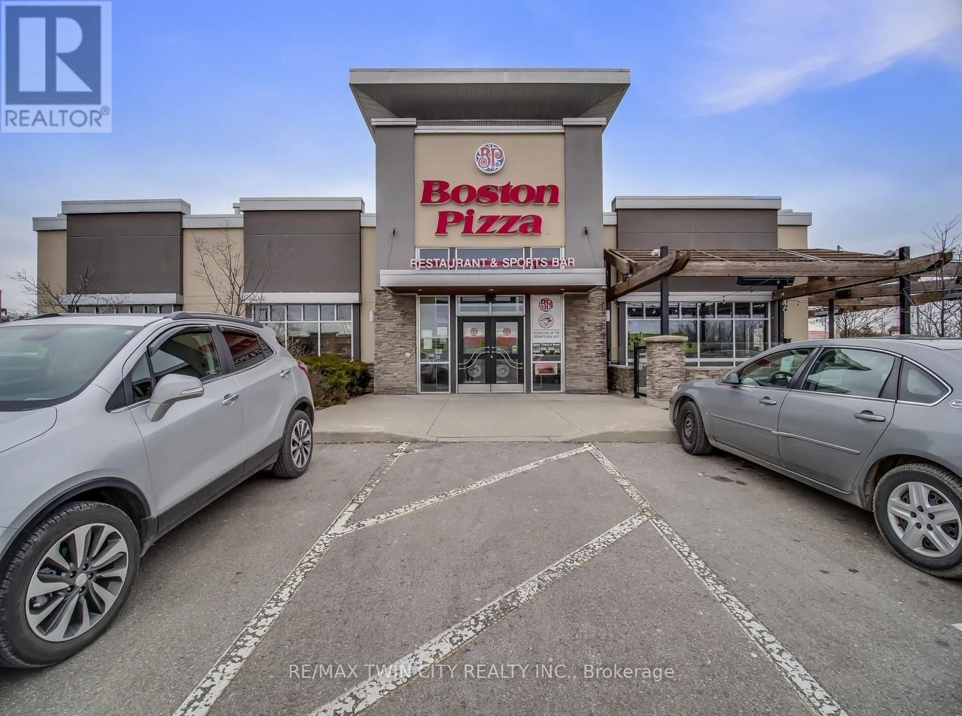 112 - 7 ERIE AVENUE Image 24