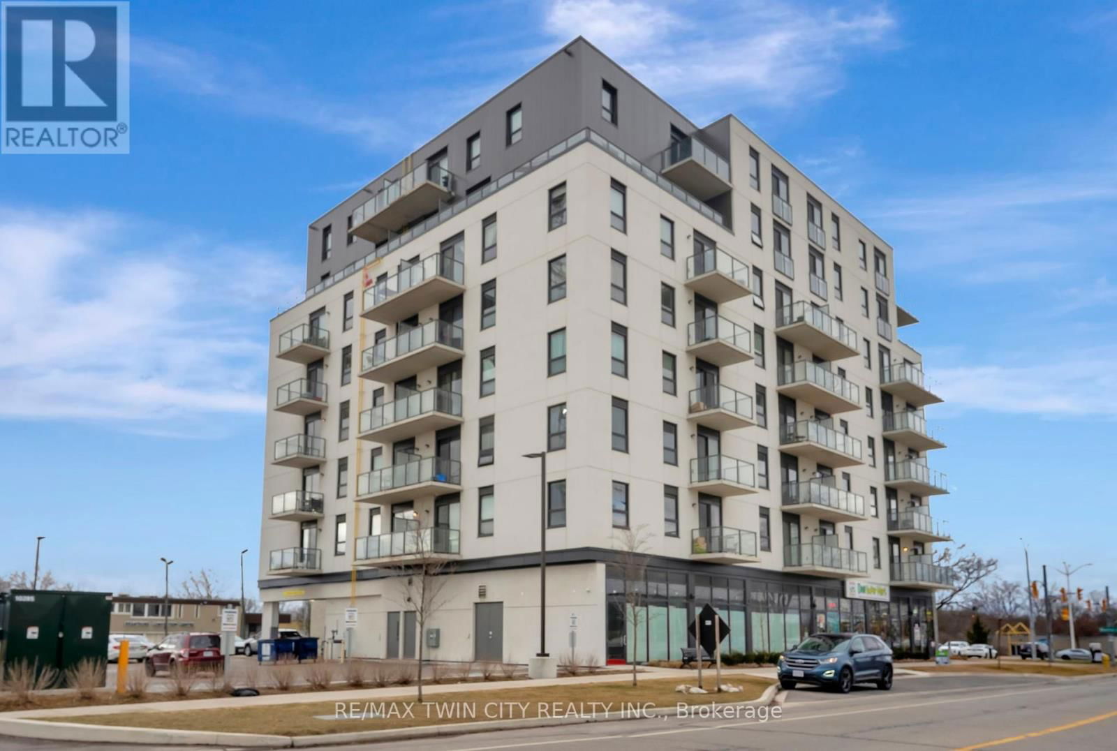 112 - 7 ERIE AVENUE Image 7