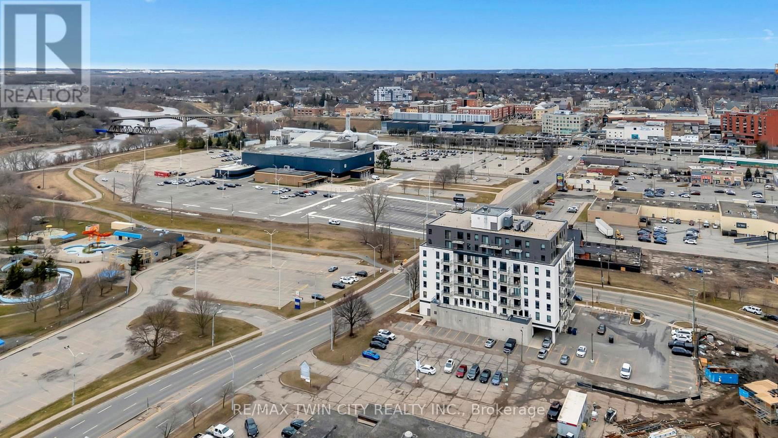 112 - 7 ERIE AVENUE Image 8