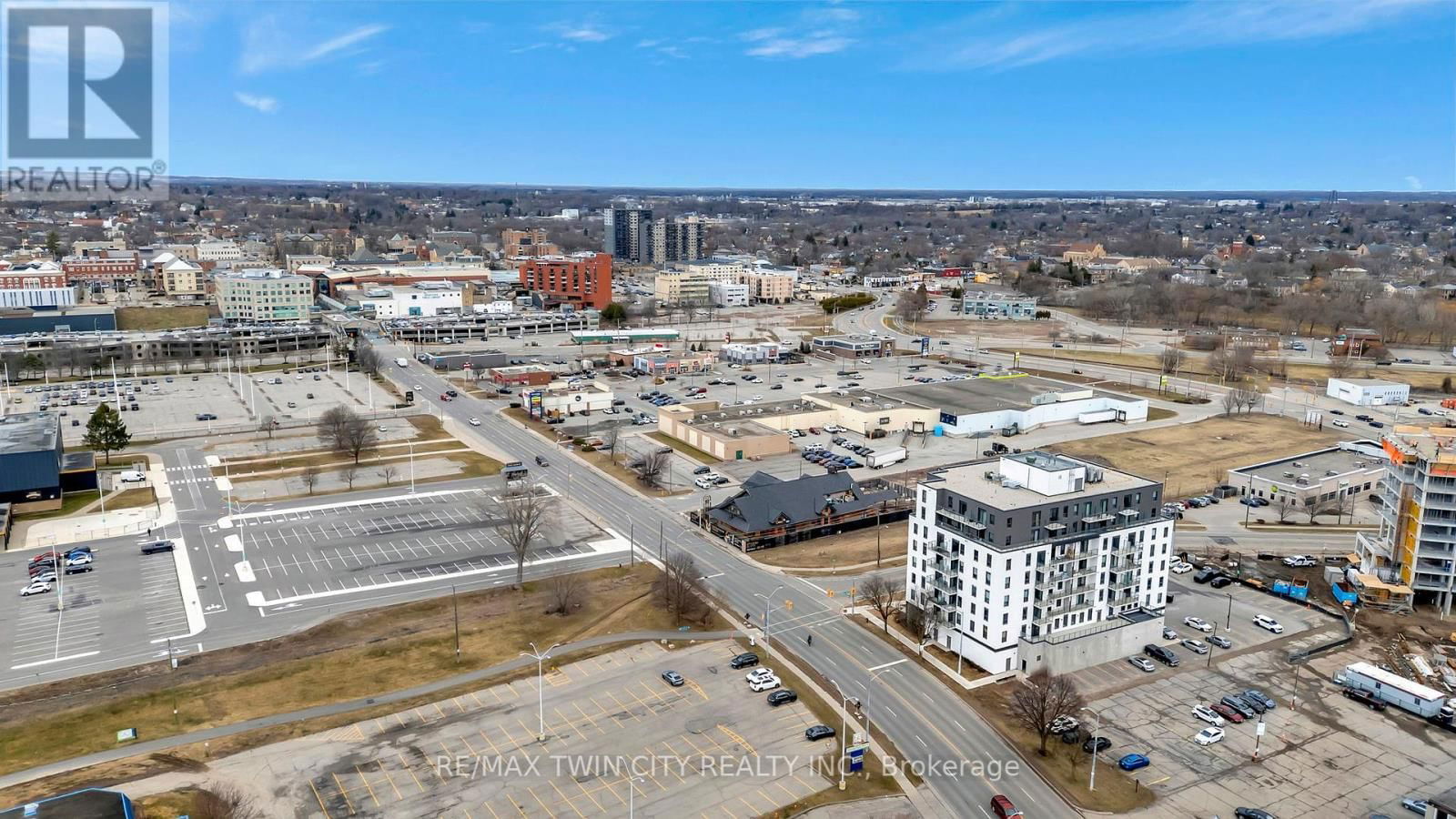 112 - 7 ERIE AVENUE Image 9