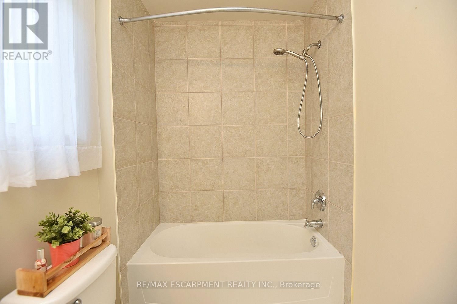 47 PLUM TREE LANE Image 24