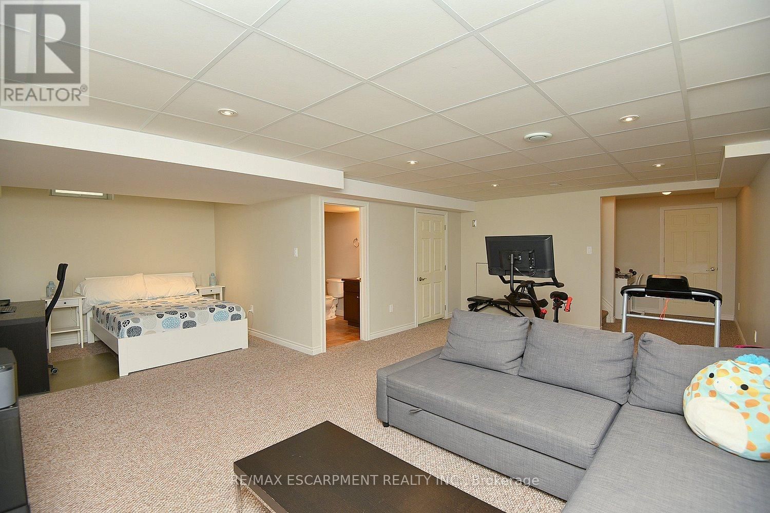 47 PLUM TREE LANE Image 32