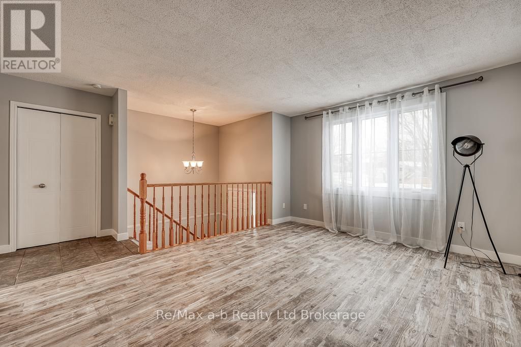 151 BRUCE STREET Image 4