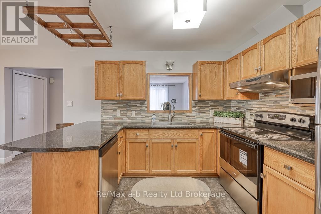 151 BRUCE STREET Image 7