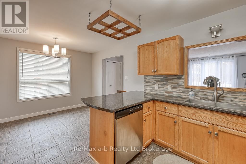 151 BRUCE STREET Image 8