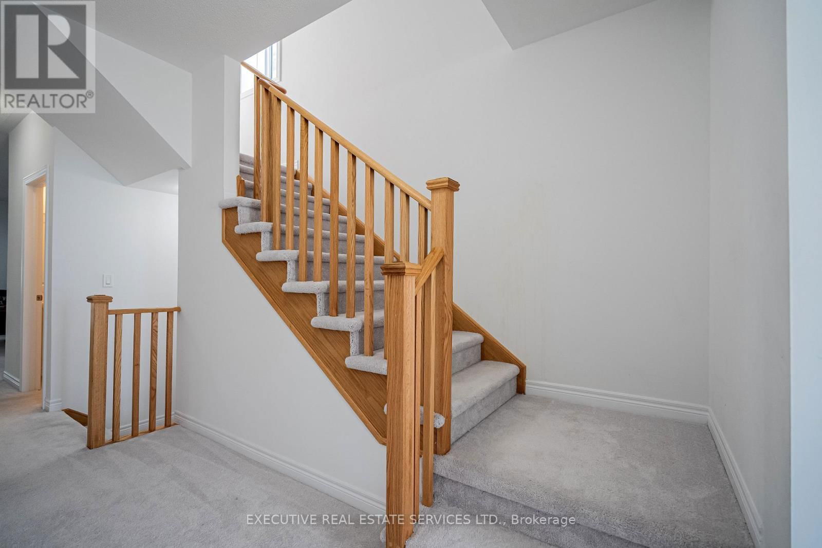 283 REA DRIVE NORTH Image 17