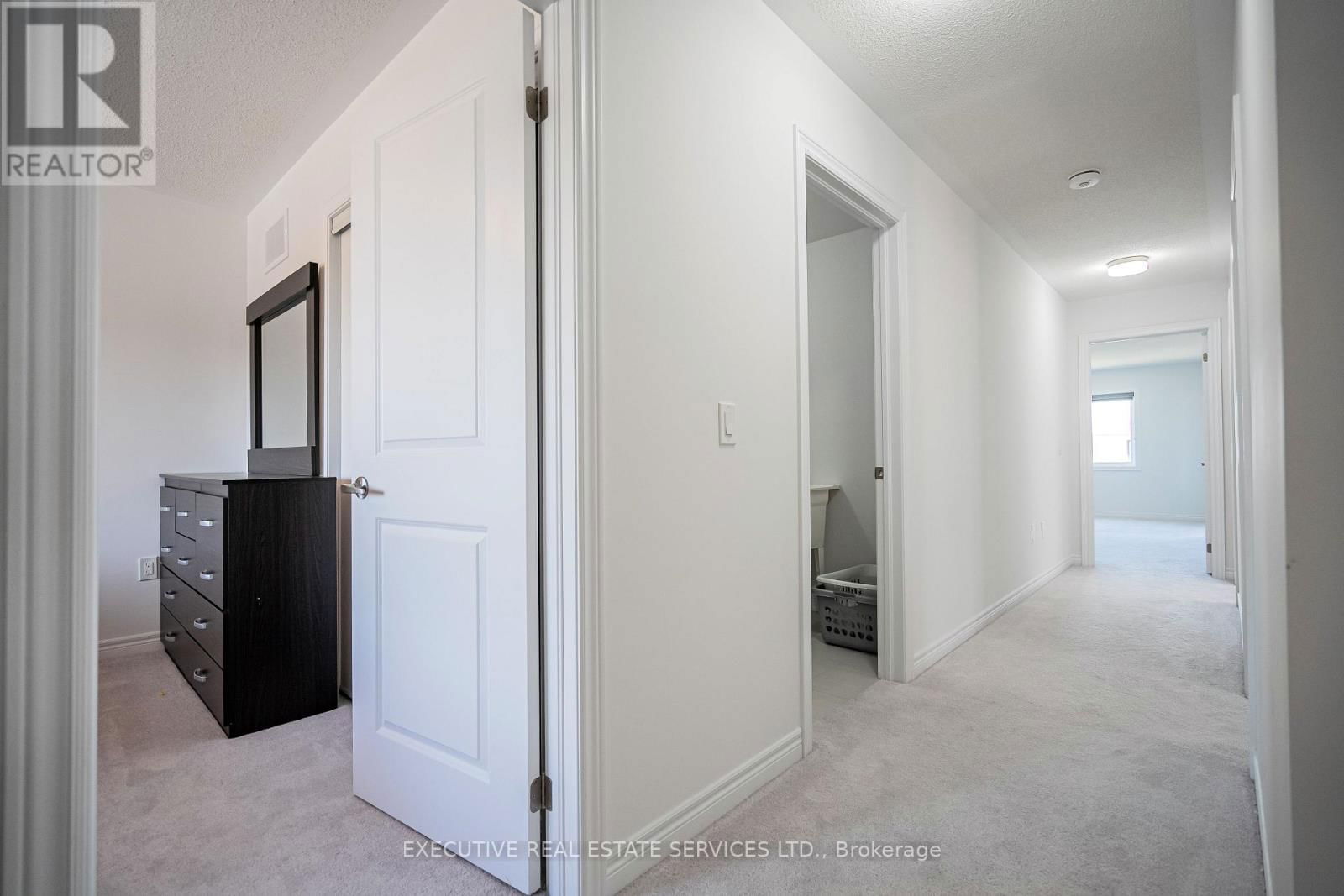 283 REA DRIVE NORTH Image 22