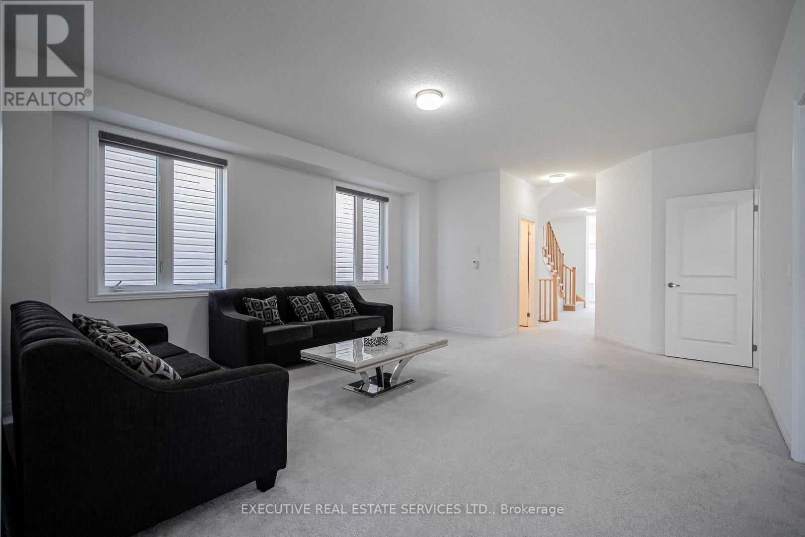 283 REA DRIVE NORTH Image 8