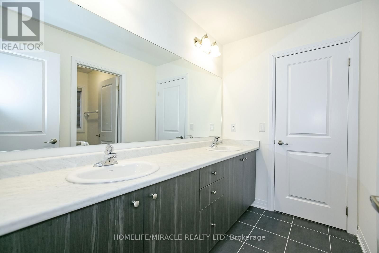 113 RAFTIS STREET Image 39