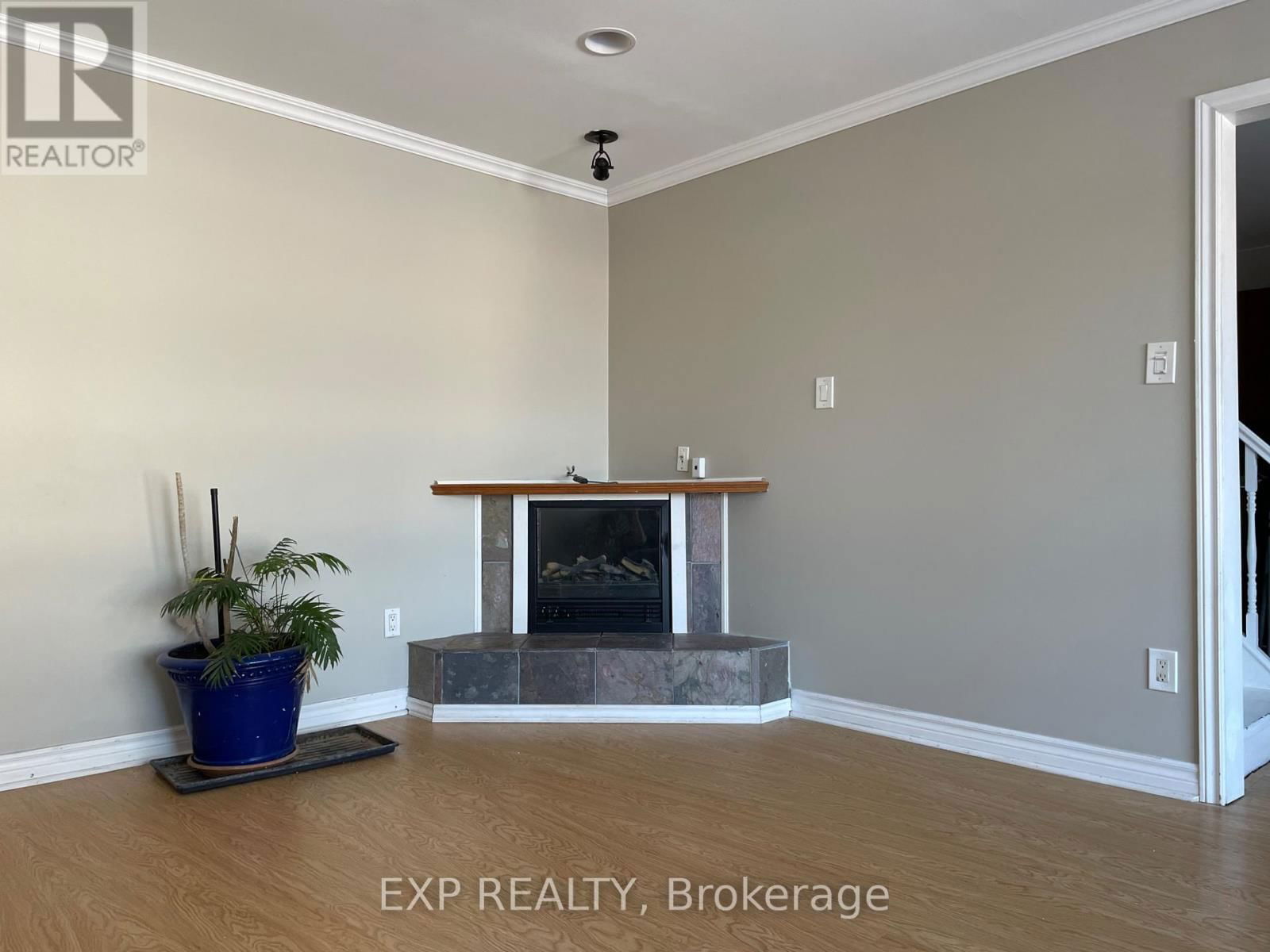 217 VICTORIA STREET Image 9