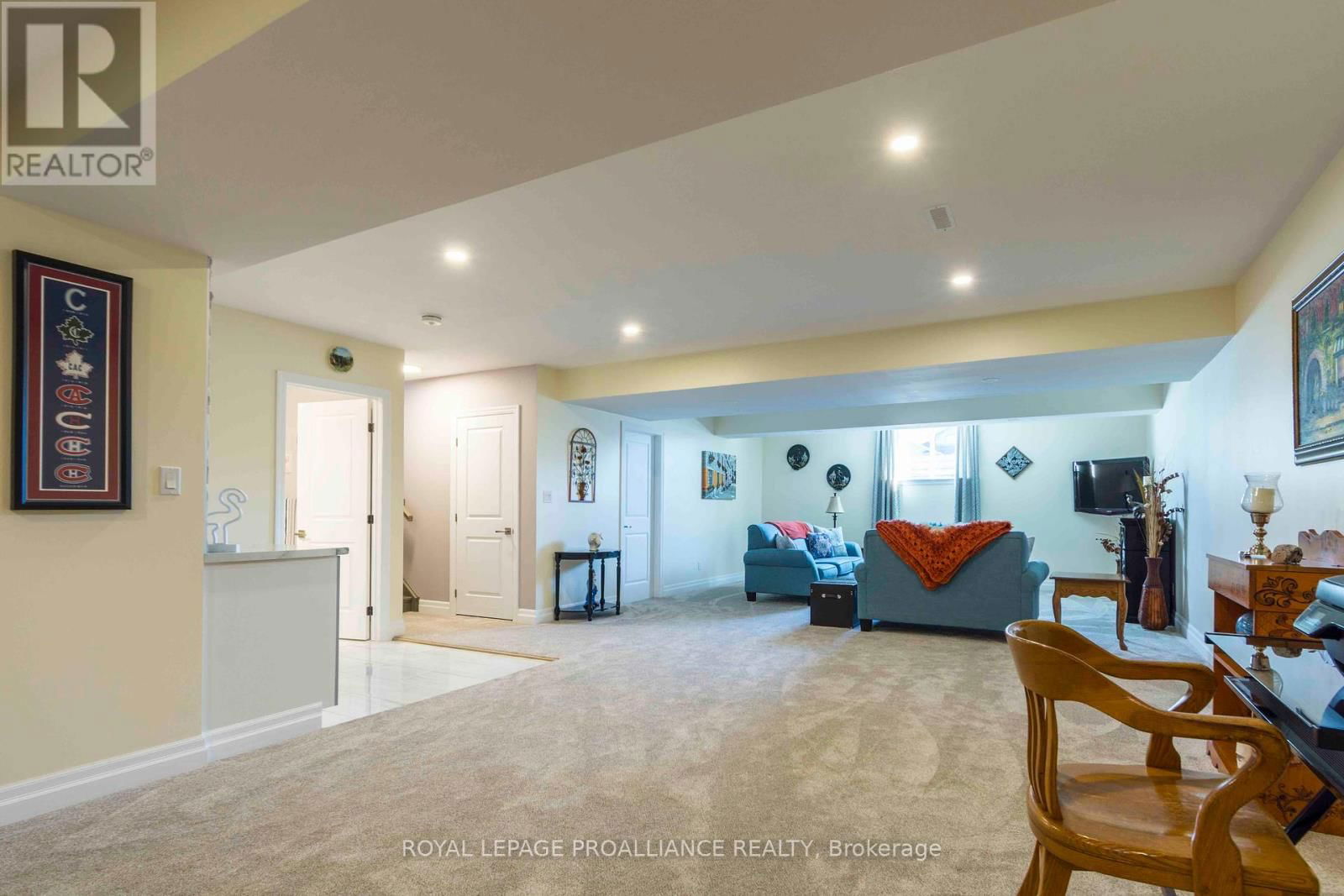 1 BEL AIR CRESCENT Image 32