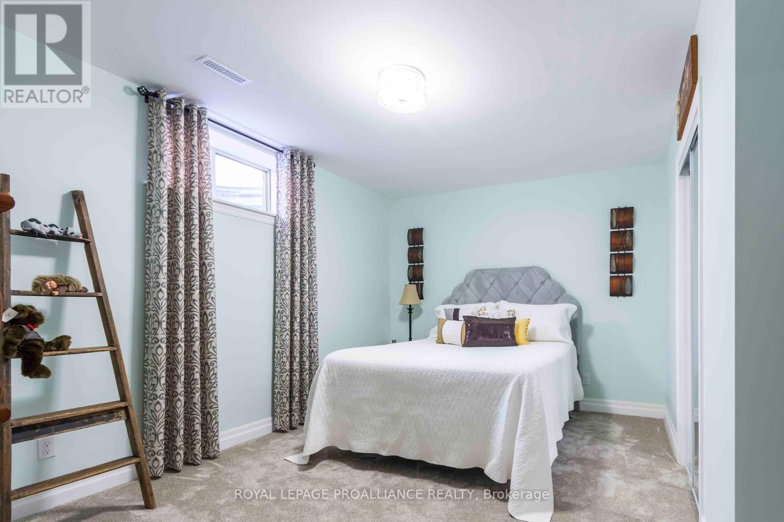 1 BEL AIR CRESCENT Image 33