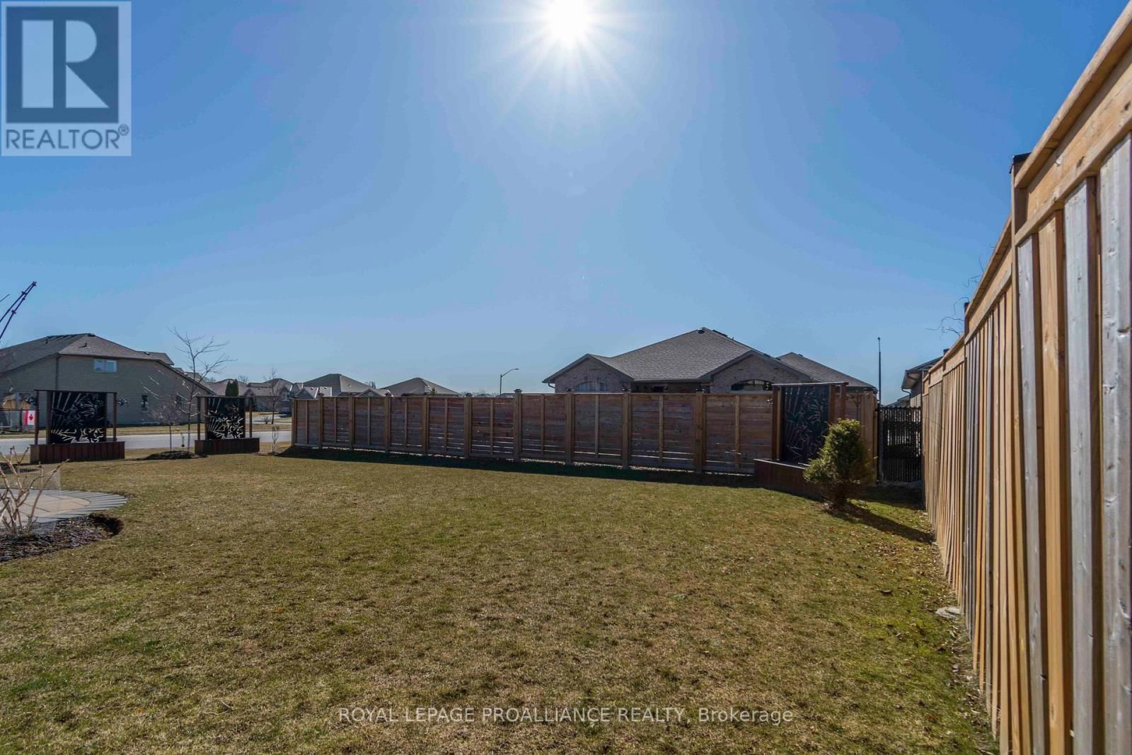 1 BEL AIR CRESCENT Image 36
