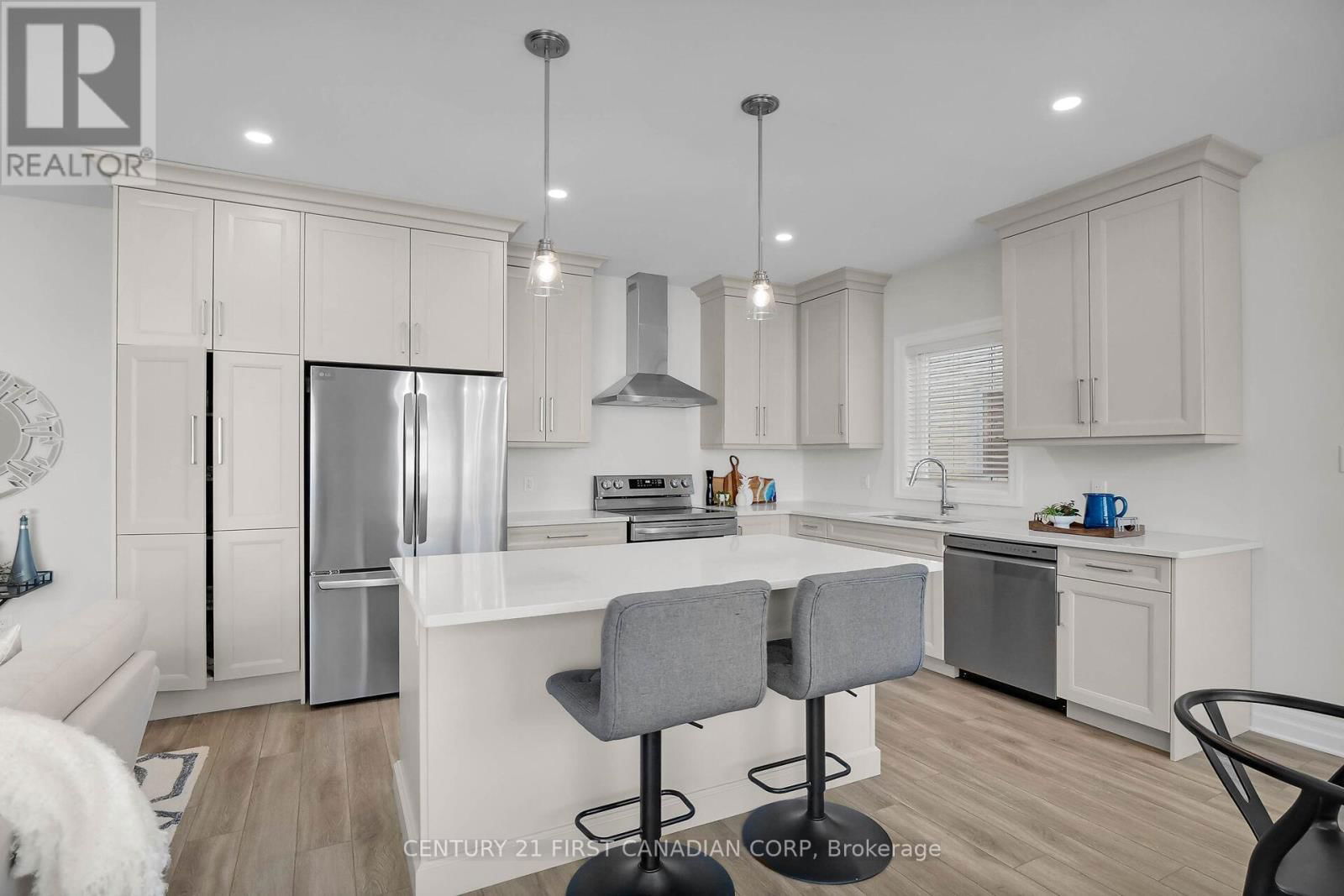 403 BREAKWATER BOULEVARD Image 11