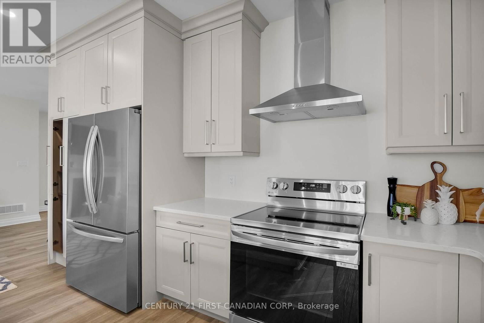 403 BREAKWATER BOULEVARD Image 13
