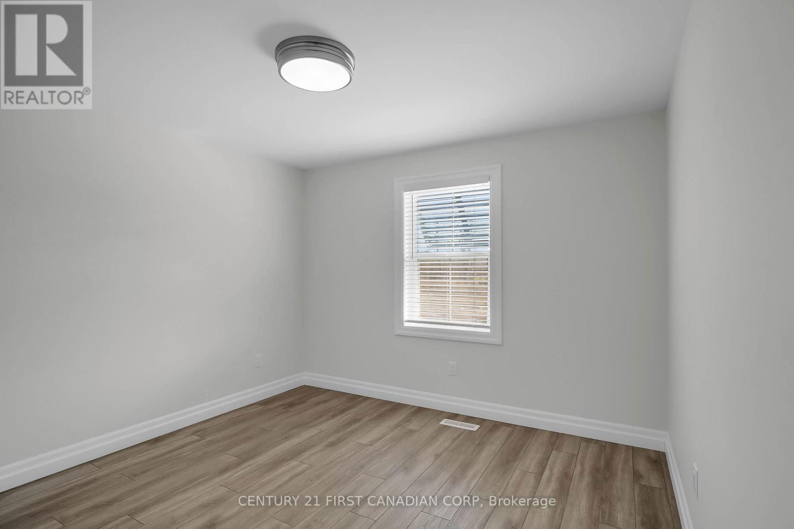 403 BREAKWATER BOULEVARD Image 21