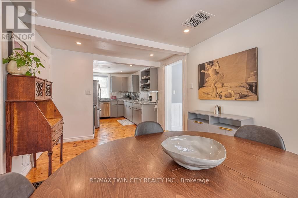 395 HOLMES STREET Image 11
