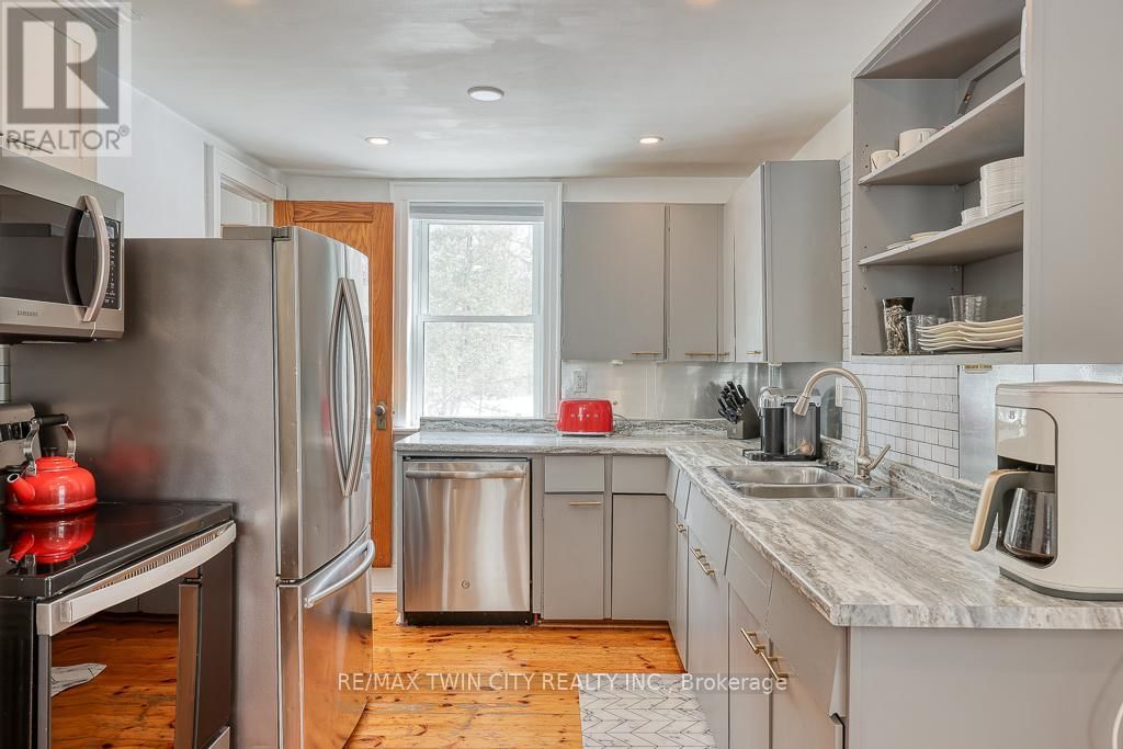 395 HOLMES STREET Image 13