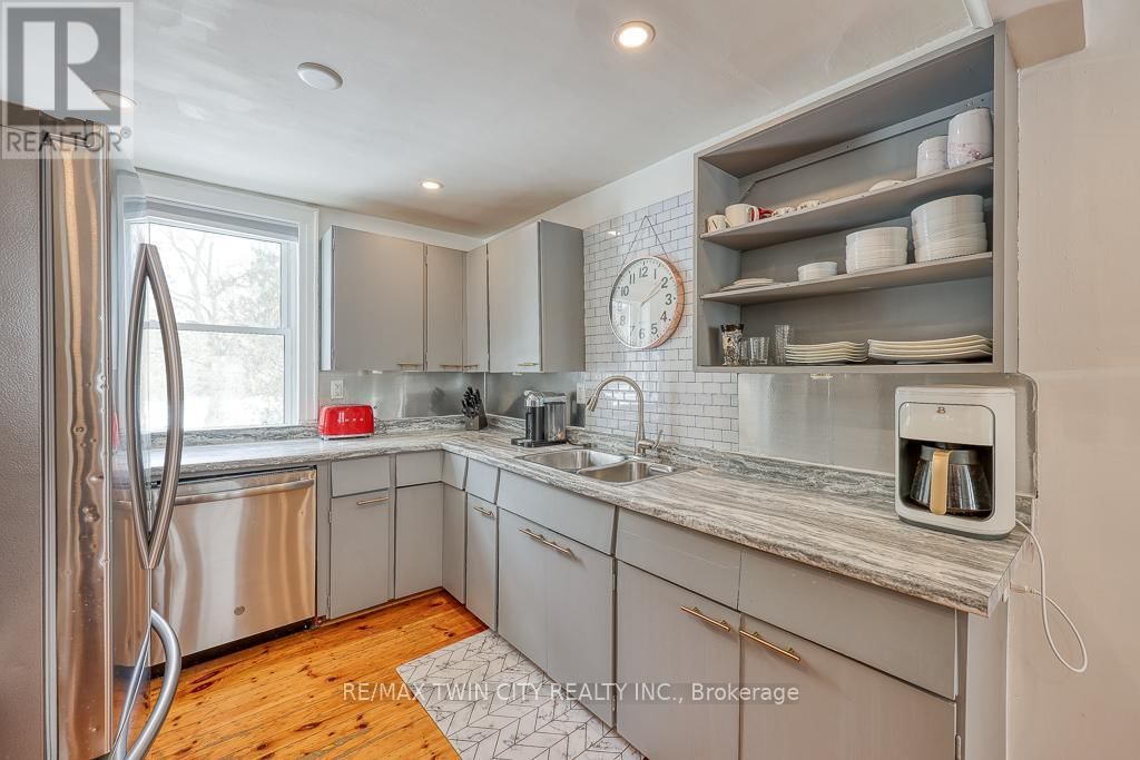 395 HOLMES STREET Image 14