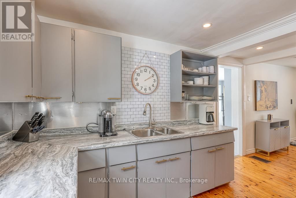 395 HOLMES STREET Image 15