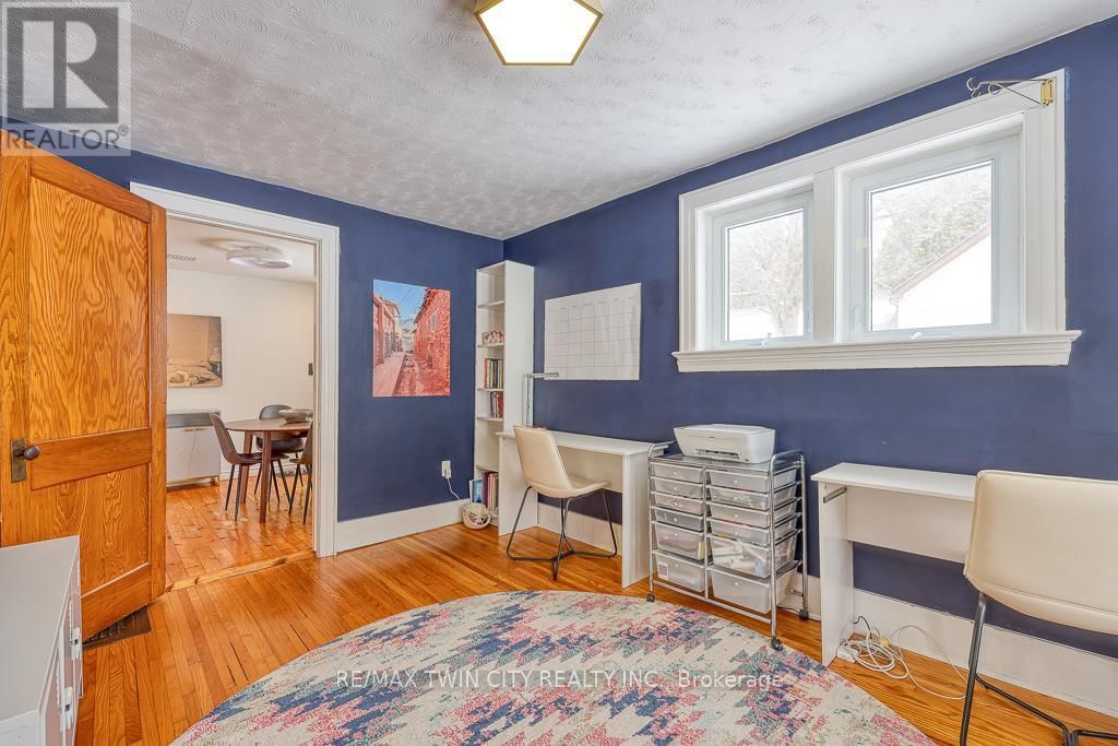 395 HOLMES STREET Image 20