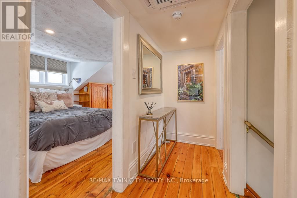 395 HOLMES STREET Image 21