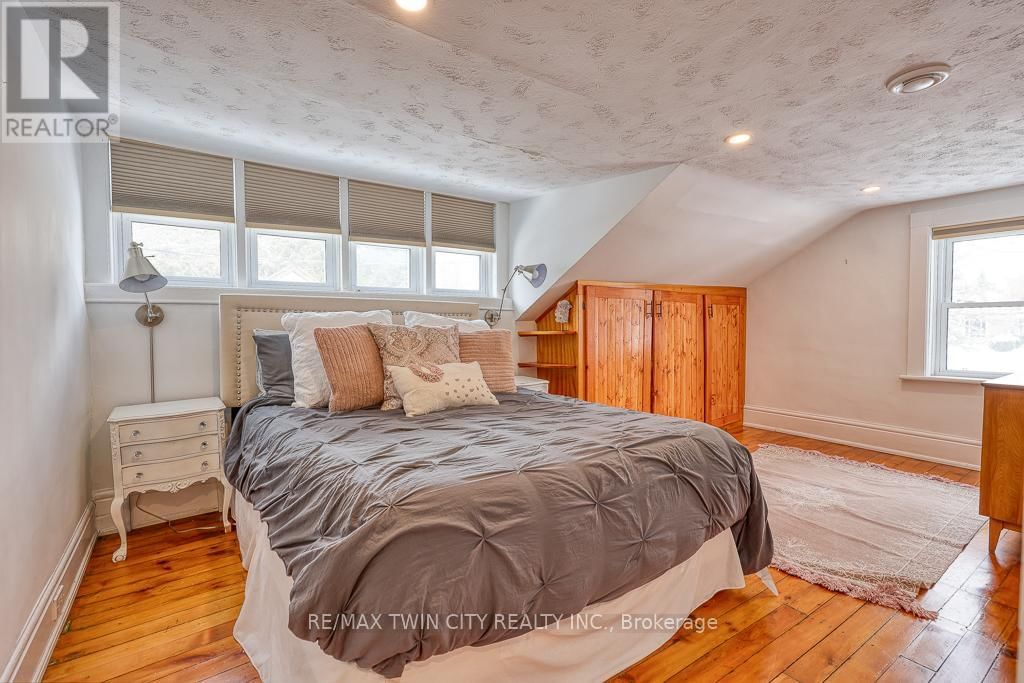 395 HOLMES STREET Image 22
