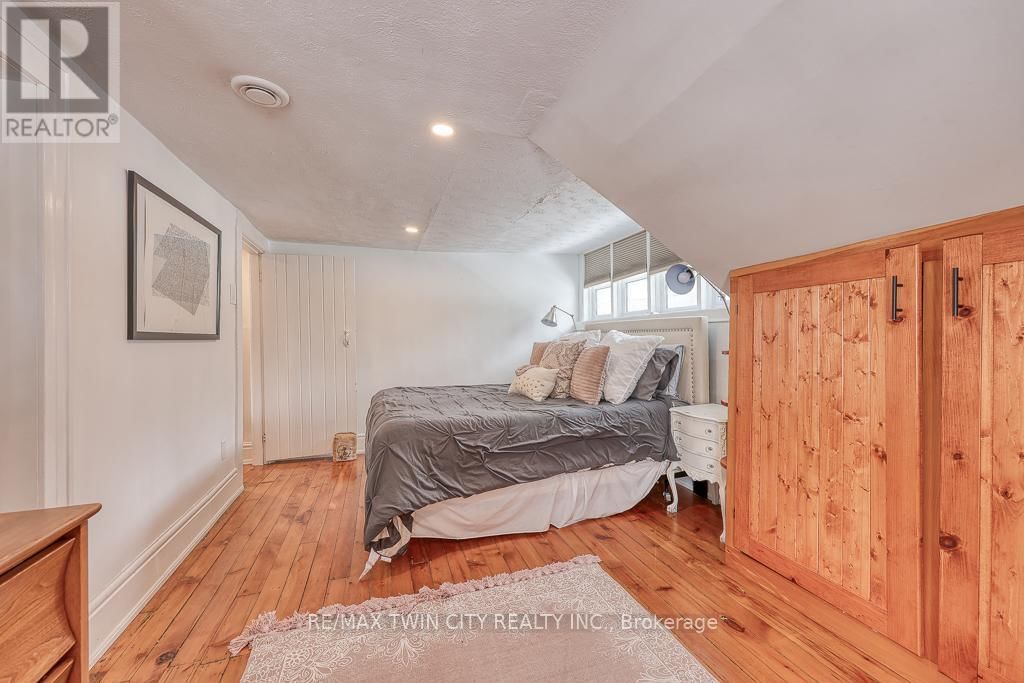 395 HOLMES STREET Image 24