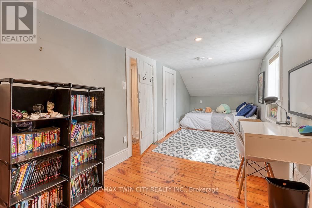 395 HOLMES STREET Image 25