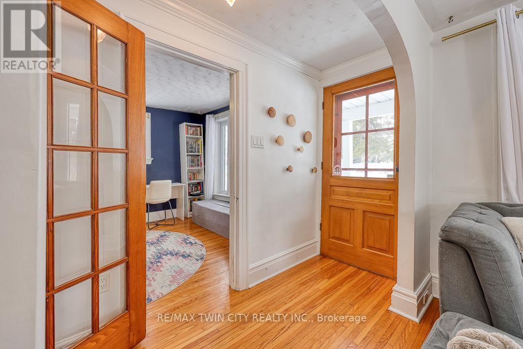 395 HOLMES STREET Image 5