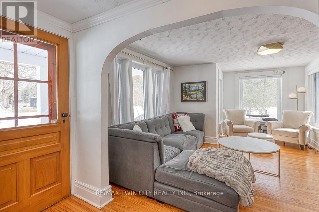 395 HOLMES STREET Image 7