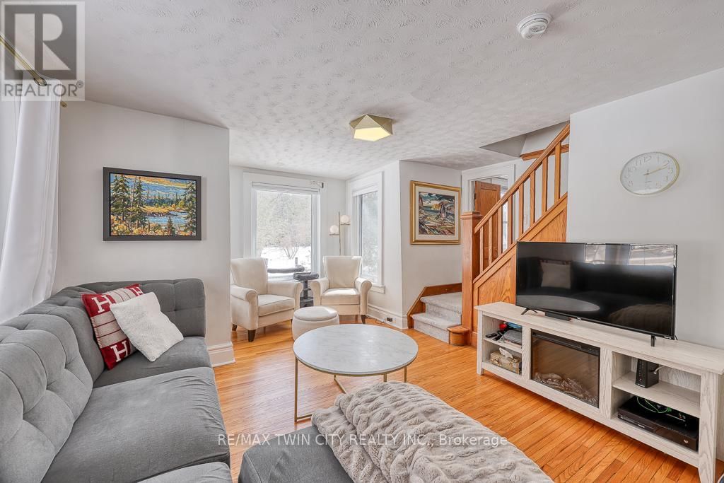 395 HOLMES STREET Image 9