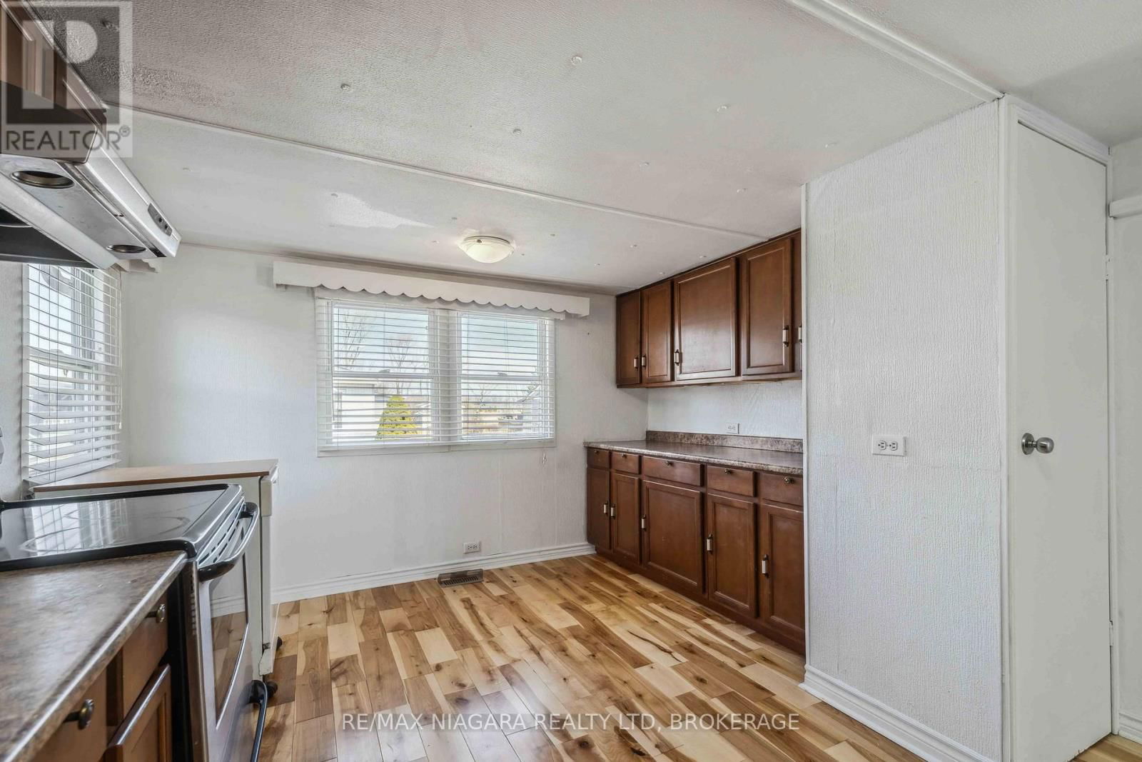 21 - 2175 MEWBURN ROAD Image 17