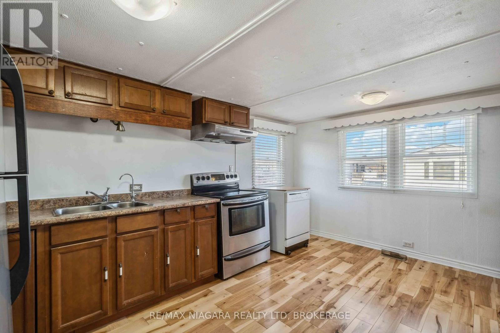 21 - 2175 MEWBURN ROAD Image 19