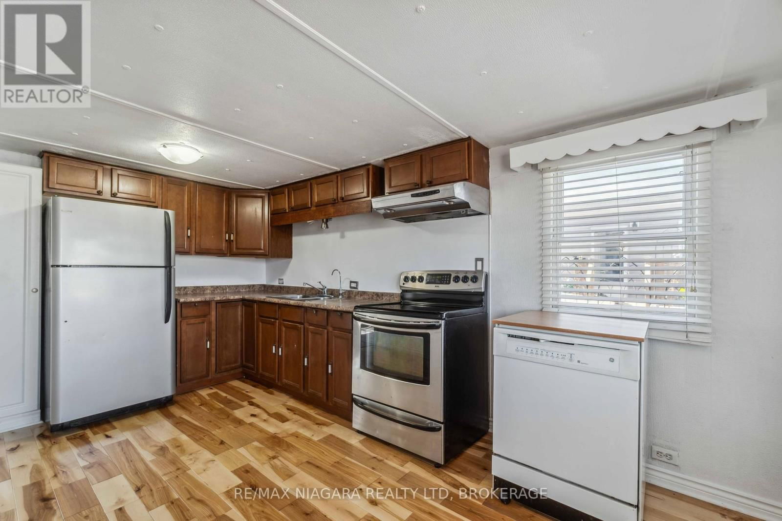 21 - 2175 MEWBURN ROAD Image 20