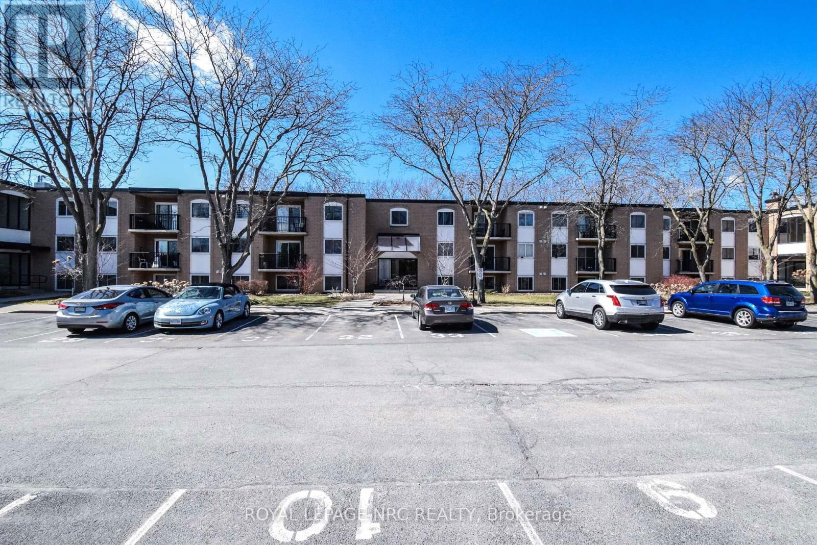 212 - 6 WESTLAKE LANE Image 1