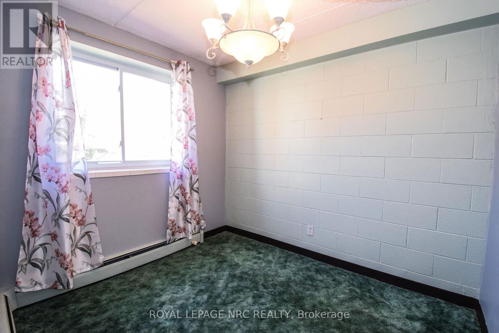 212 - 6 WESTLAKE LANE Image 12