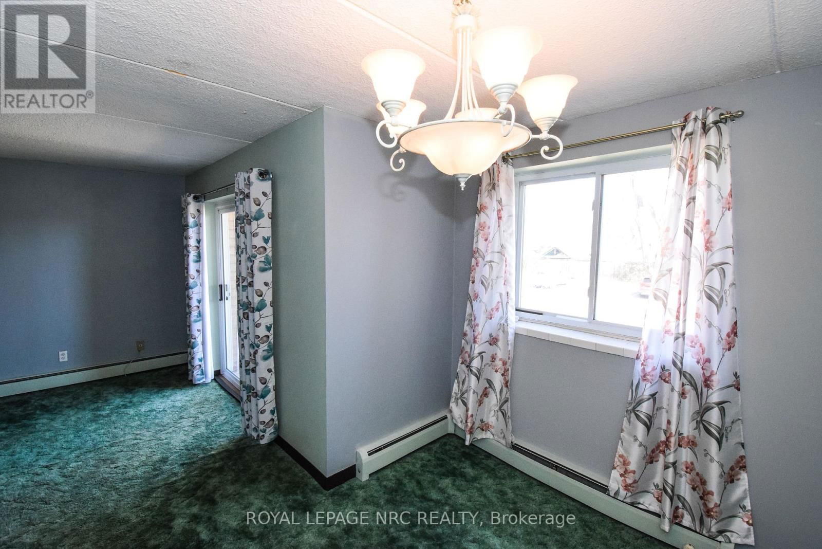 212 - 6 WESTLAKE LANE Image 13