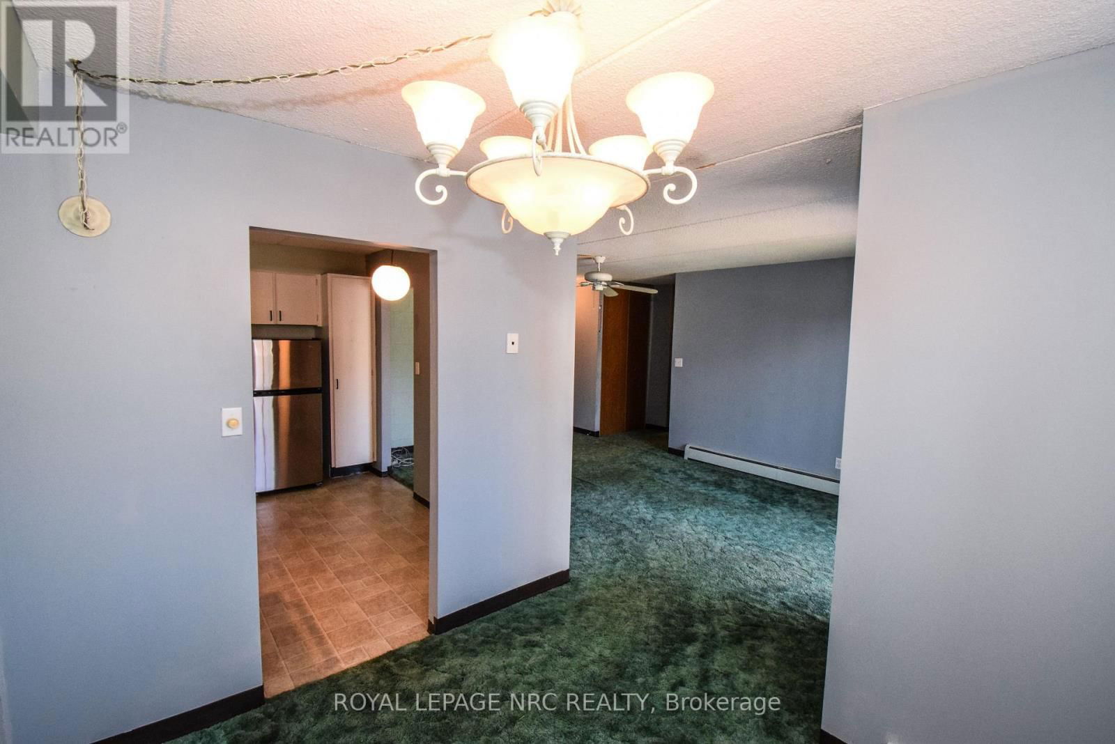 212 - 6 WESTLAKE LANE Image 14