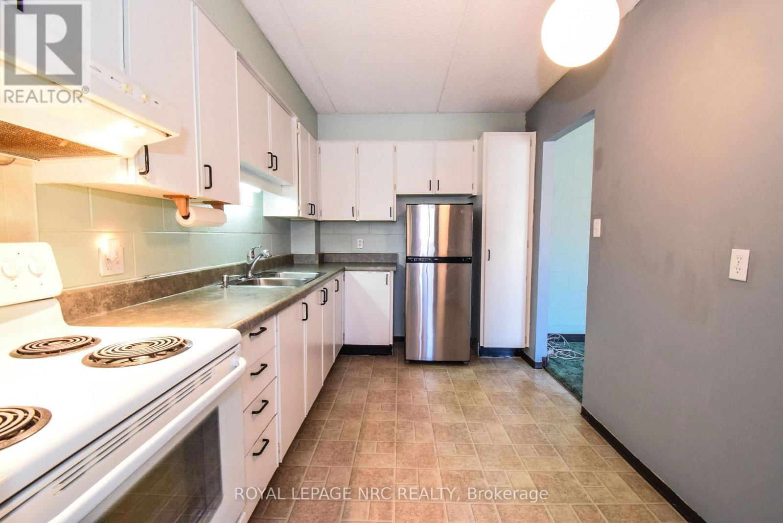 212 - 6 WESTLAKE LANE Image 16