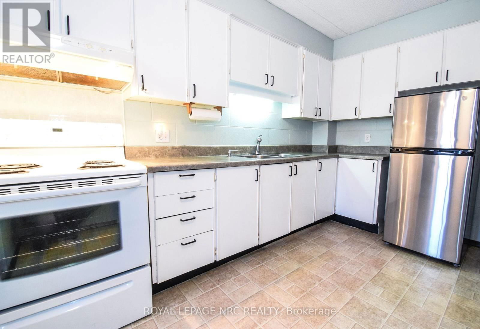 212 - 6 WESTLAKE LANE Image 17
