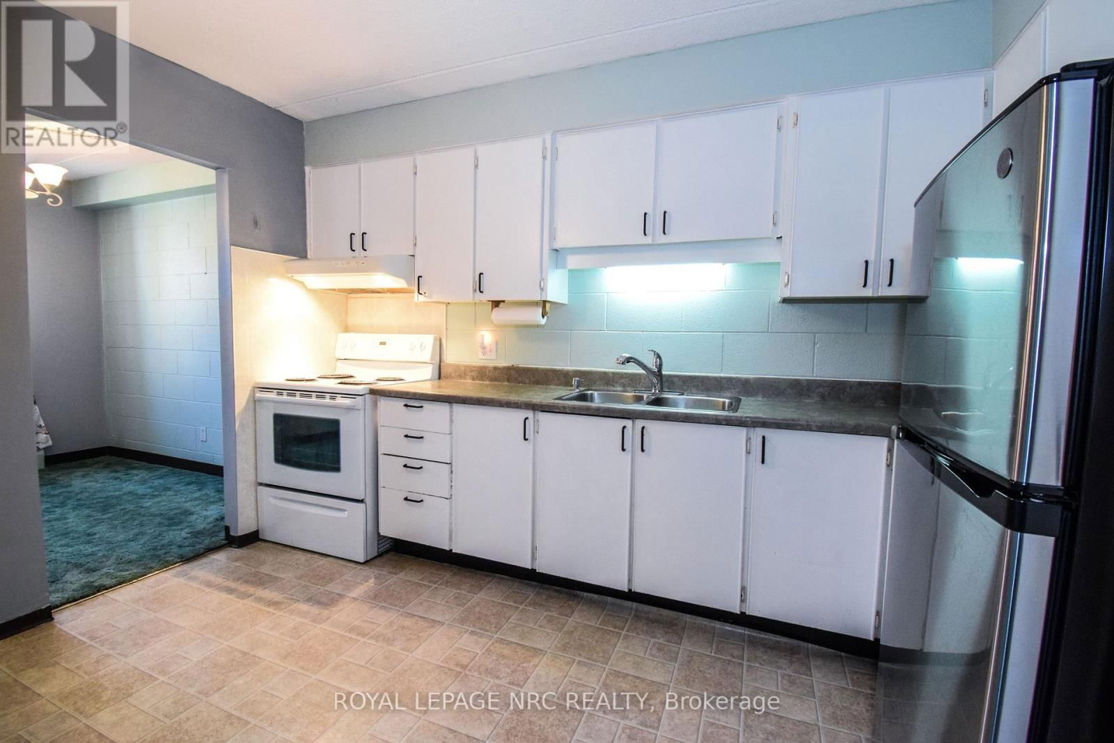 212 - 6 WESTLAKE LANE Image 18