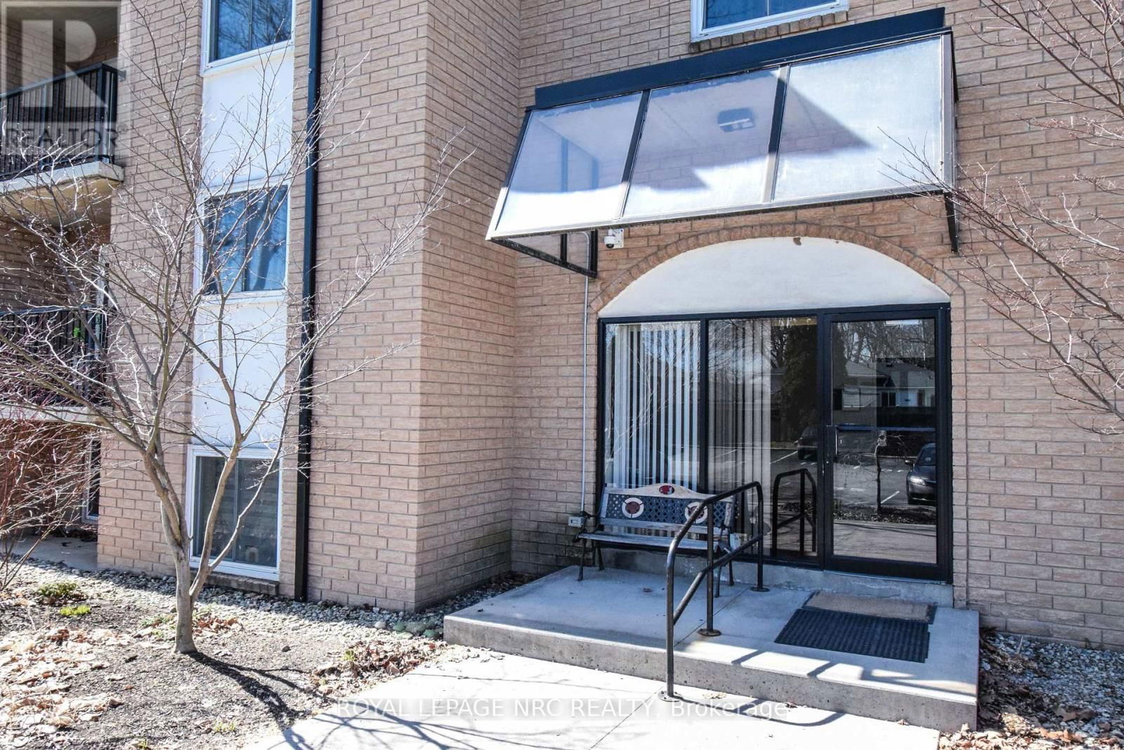 212 - 6 WESTLAKE LANE Image 2