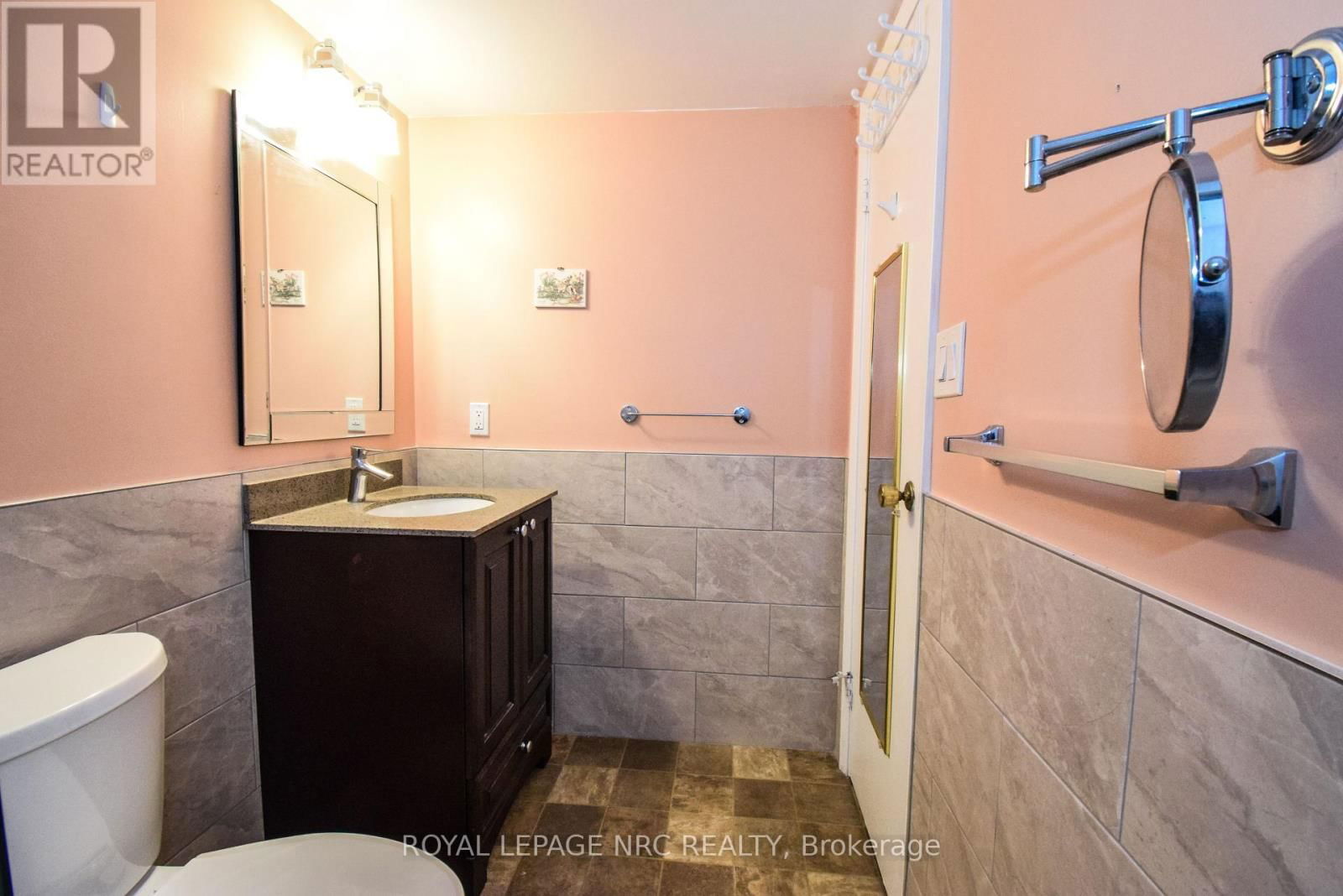 212 - 6 WESTLAKE LANE Image 25