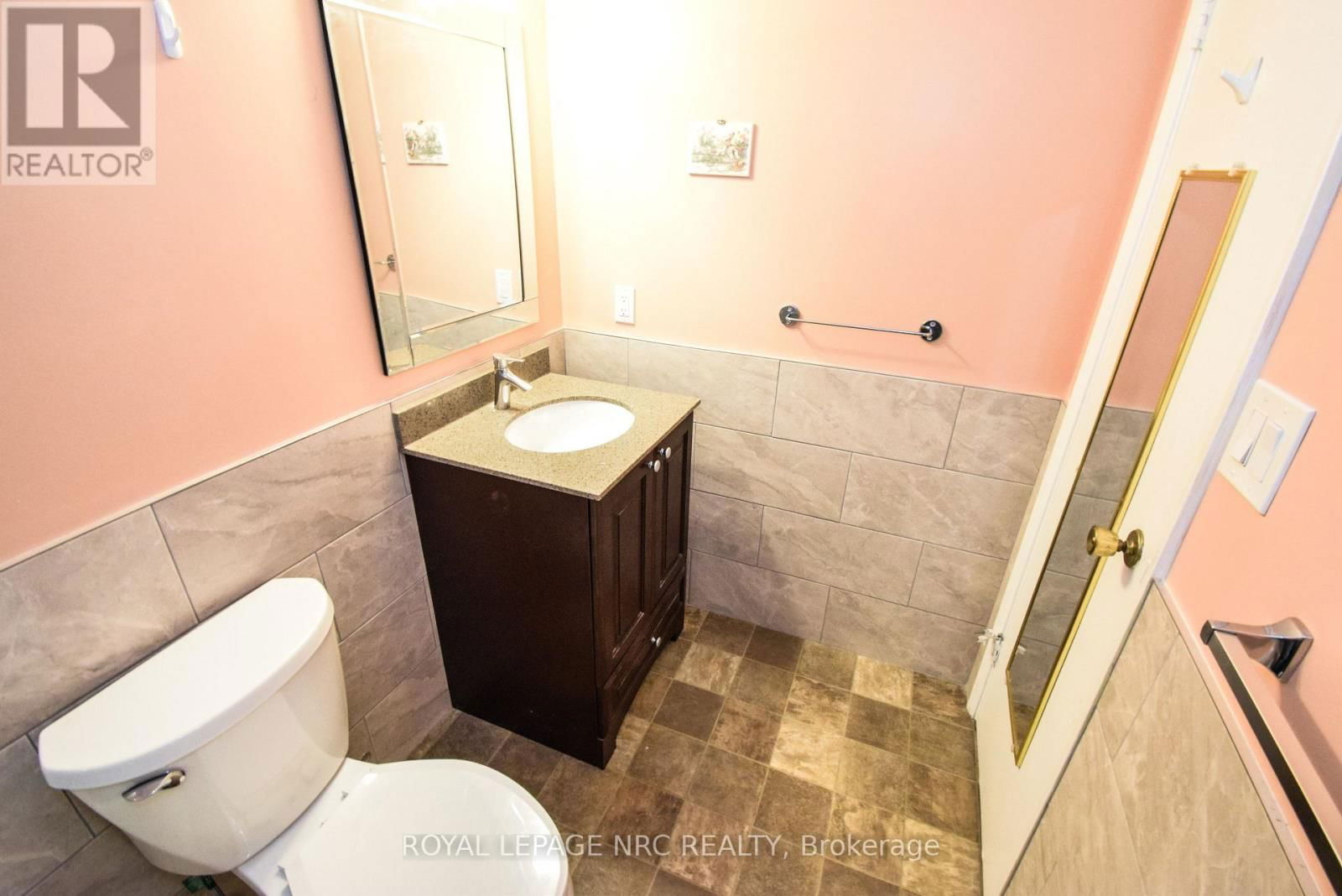 212 - 6 WESTLAKE LANE Image 26