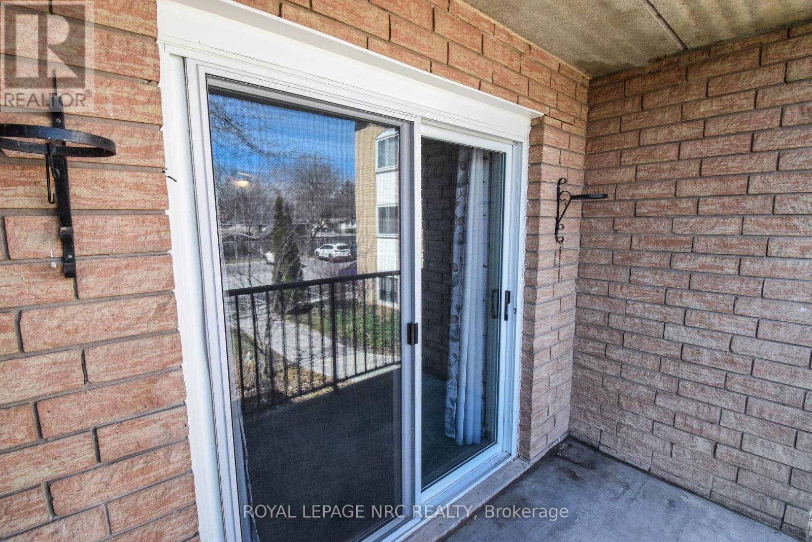 212 - 6 WESTLAKE LANE Image 32