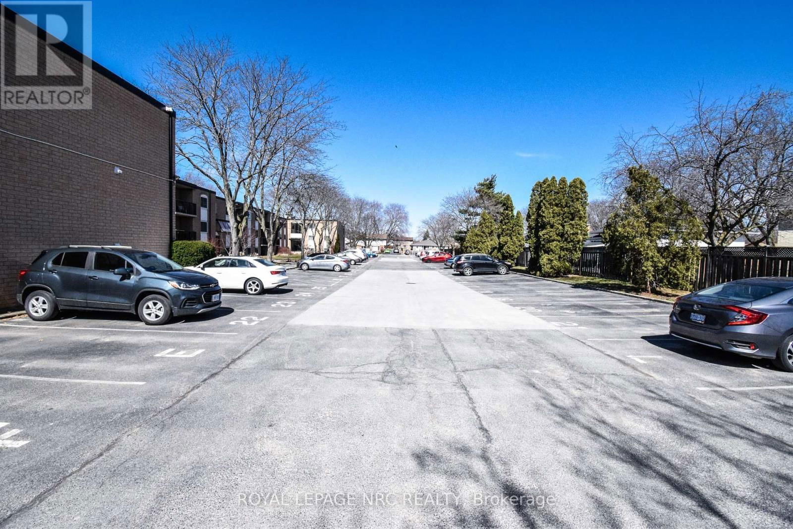 212 - 6 WESTLAKE LANE Image 5